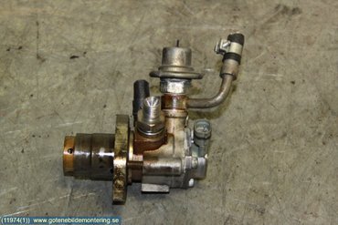 toyota_avensis_2004_br�nslepump_mekanisk.jpg